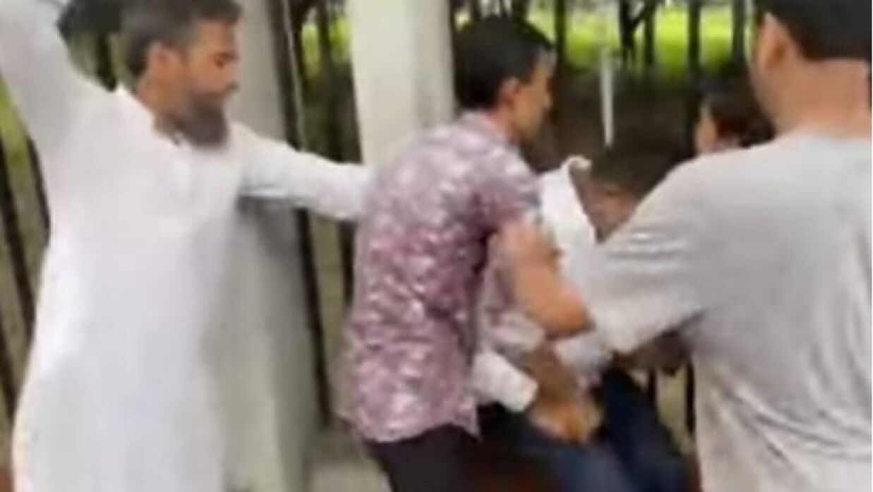 আ.লীগ সমর্থকদের বেধড়ক মারধর করলো বিএনপির নেতারা